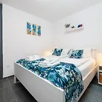 Papoula Vendeghaz *